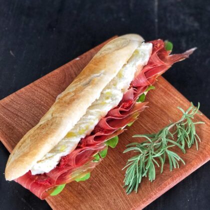 Sandwich de Jamón Crudo y Burrata