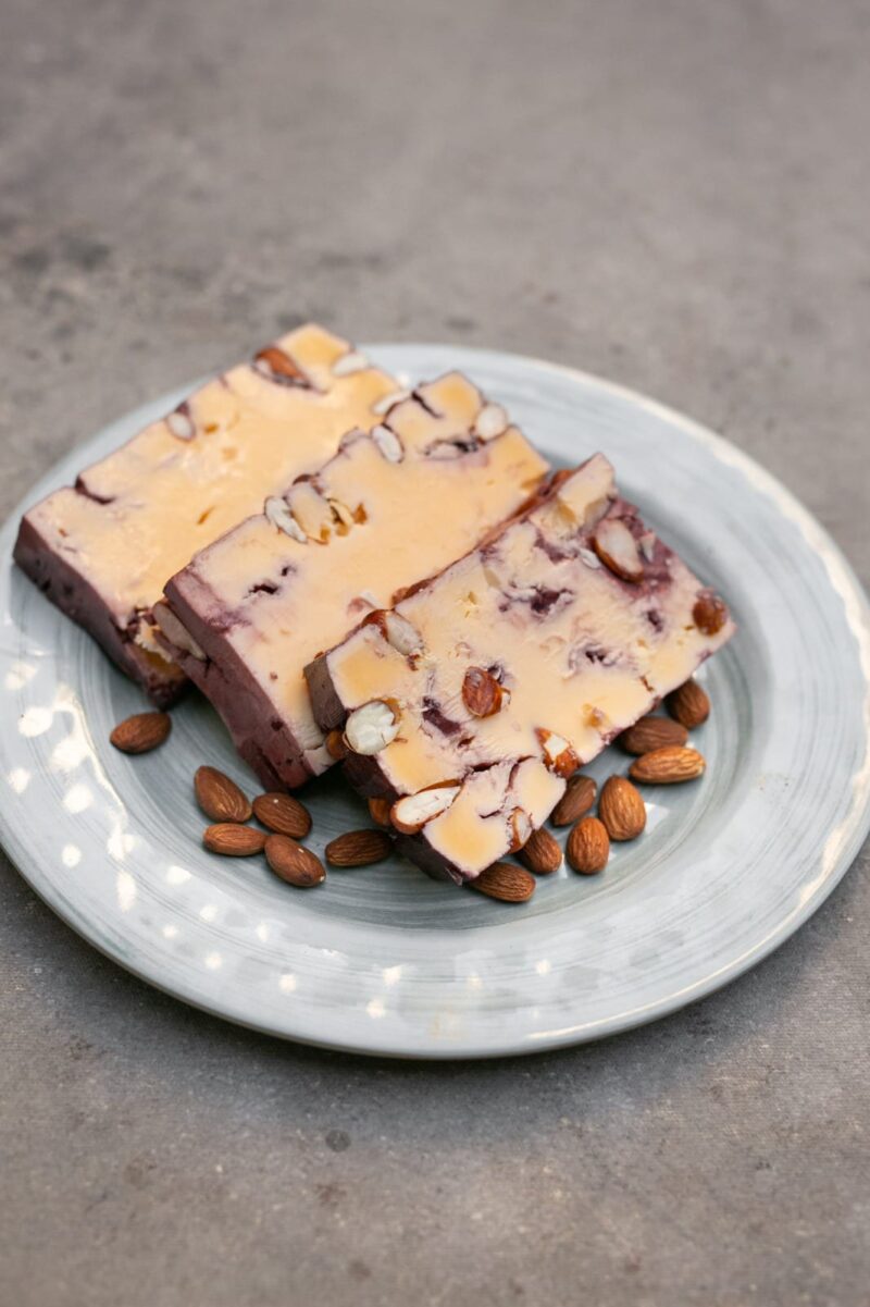 Queso Embriago con Almendras