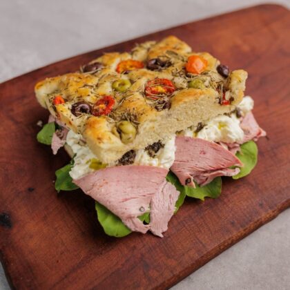Focaccia de Mortadela con Nuez y Burrata
