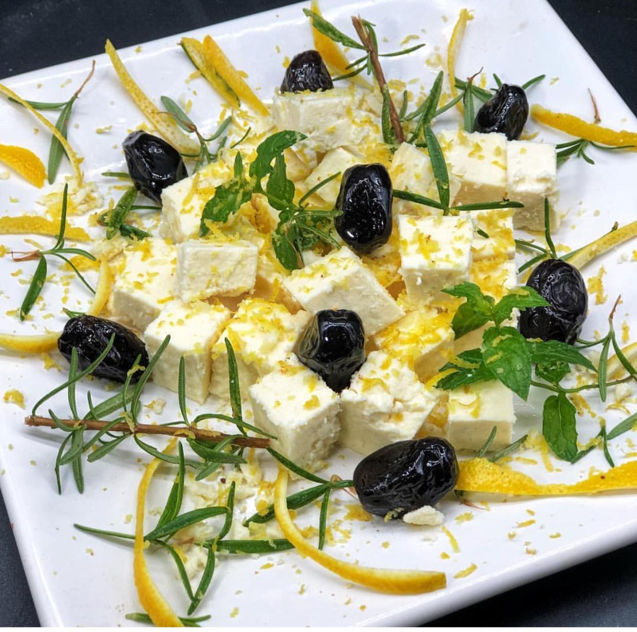 Queso feta marinado