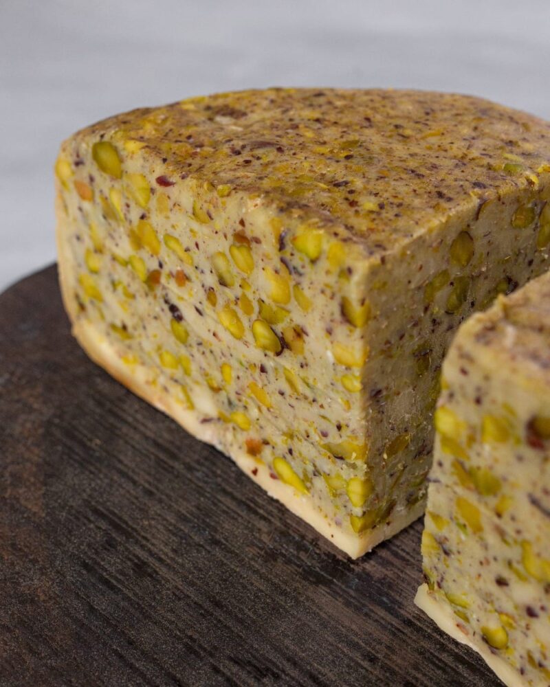 Queso Estilo Gorgonzola con Pistacho
