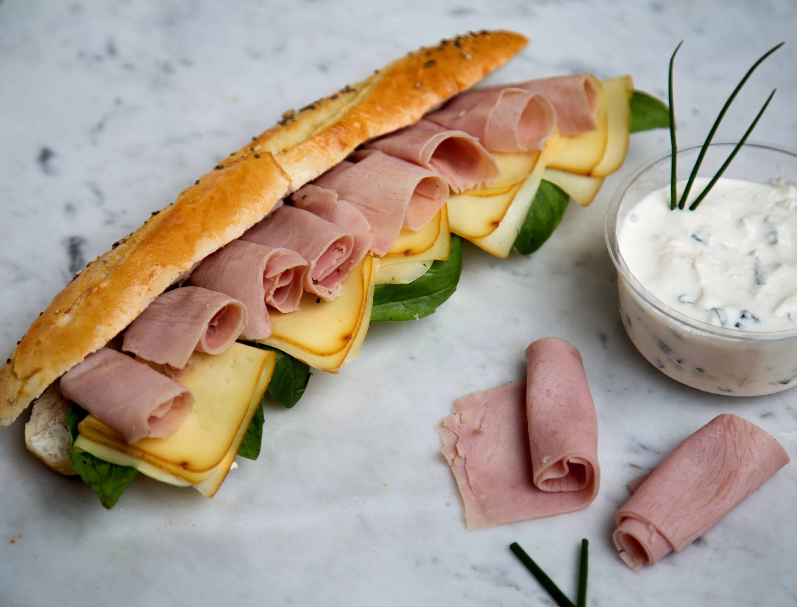 Sandwich jamón cocido y queso ahumado