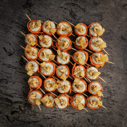 Pincho de Zanahoria Grillada, Queso Azul, Peras y Nueces