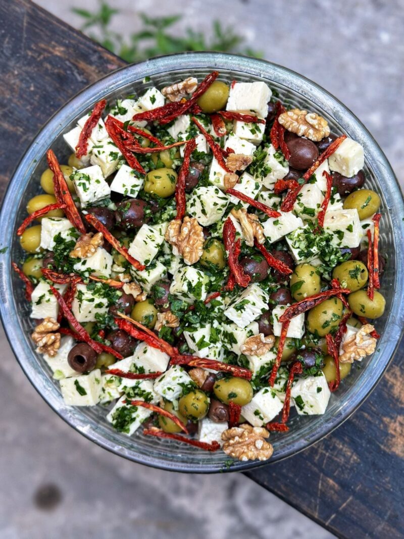 Queso Feta marinado Al Pesto