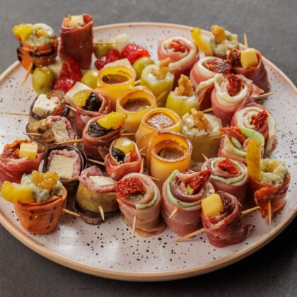 PINCHOS PARA TABLA GRANDE. Reemplaza 2 dips con quesitos